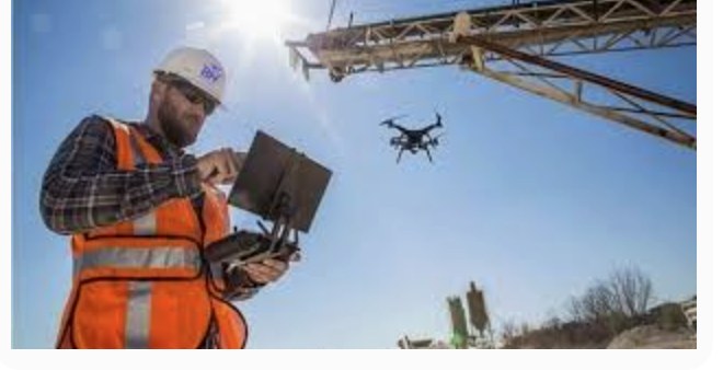 Operador de drone em obra
